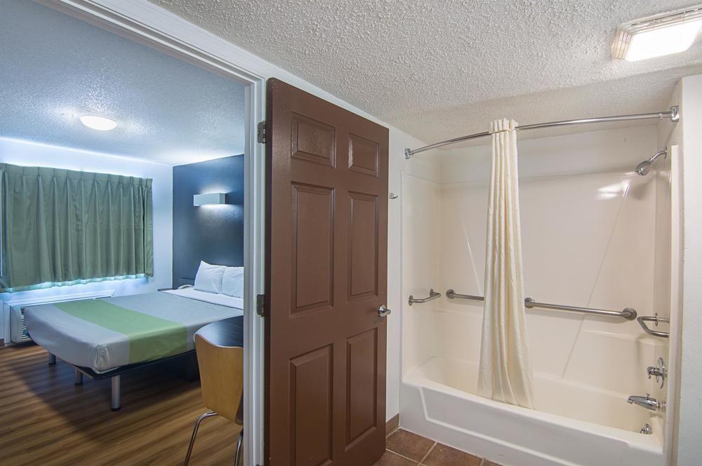 Studio Inn Extended Stay Oklahoma City Airport By Oyo Bagian luar foto