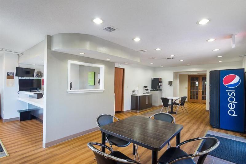 Studio Inn Extended Stay Oklahoma City Airport By Oyo Bagian luar foto